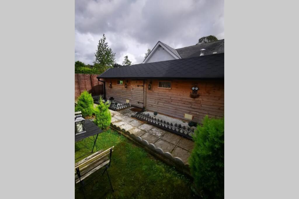 Lazy Lodge Glamping Pod With Hot Tub Port Laoise Bagian luar foto
