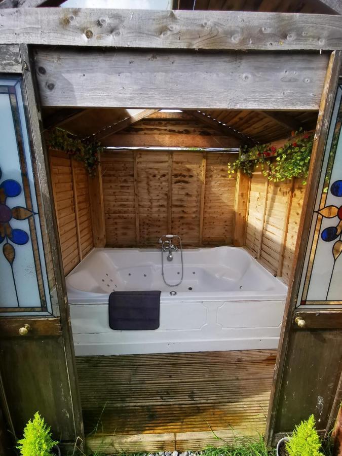 Lazy Lodge Glamping Pod With Hot Tub Port Laoise Bagian luar foto